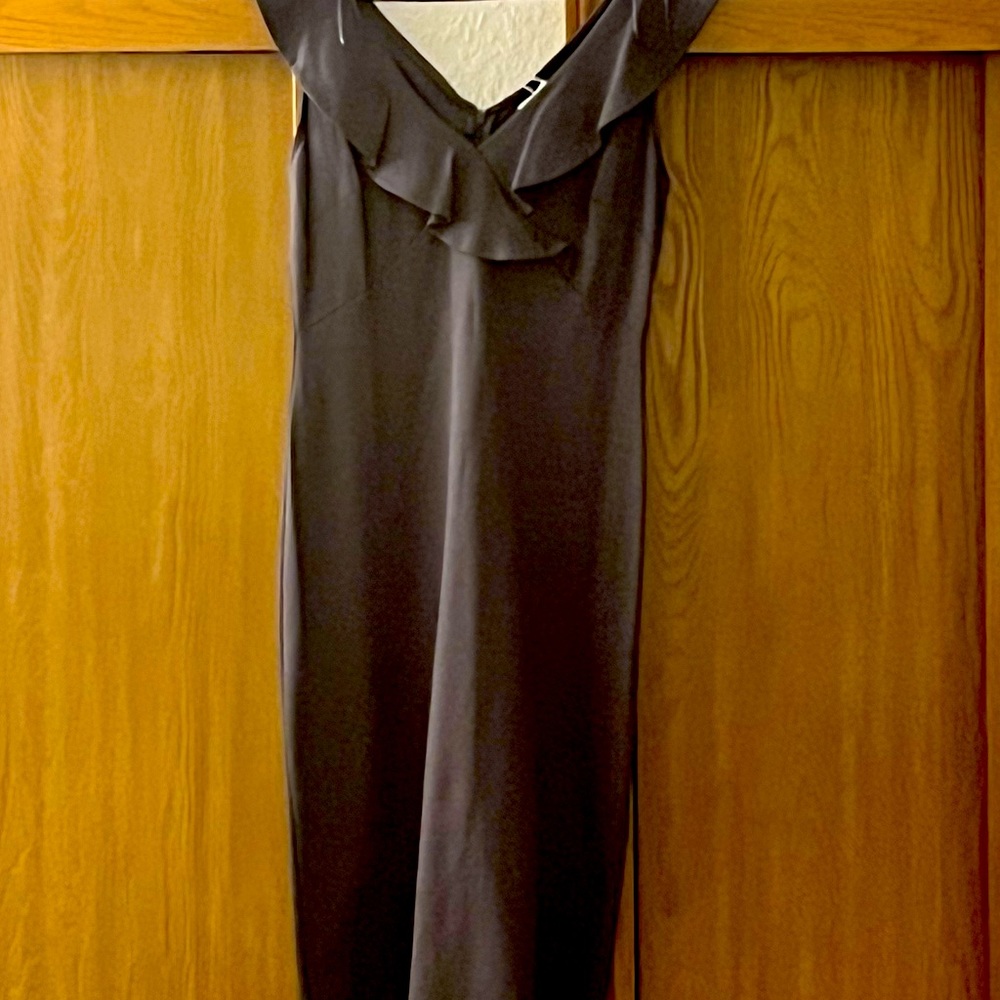V neck ruffle midi dress, never worn